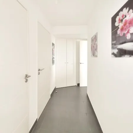 Spacieux A 122m² Avec Vue Sur La דירה