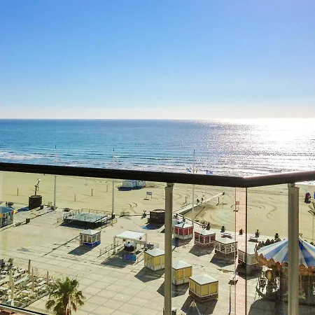 Beachfront: Spacious 4-bedroom With Sea View Terrace Apartment