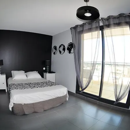 Beachfront: Spacious 4-bedroom With Sea View Terrace * Canet-en-Roussillon