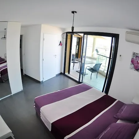 Beachfront: Spacious 4-bedroom With Sea View Terrace Apartment