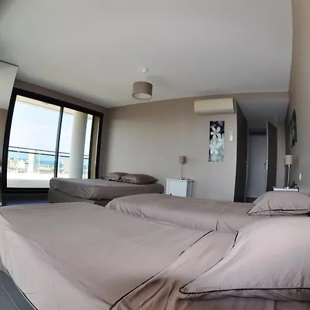 Apartment Beachfront: Spacious 4-bedroom With Sea View Terrace