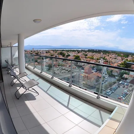 Appartement De 4 A En Roussillon A 100 M De La Avec Vue Sur La Terrasse Amenagee Et Wifi