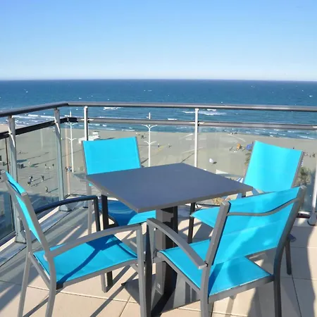Beachfront: Spacious 4-bedroom With Sea View Terrace Apartment *